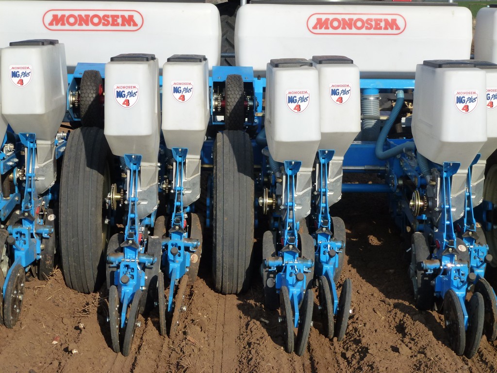 Plant with a Monosem Twin-Row for higher returns 6